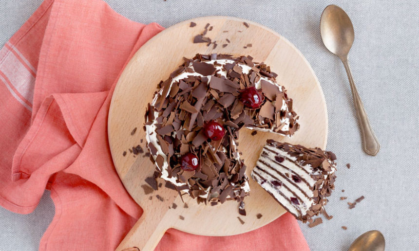 Gâteau de mini-crêpes façon Forêt Noire